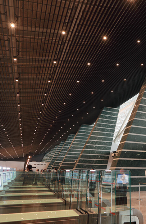 第一航廈入境大廳---花蓮大理石蛇紋石列柱