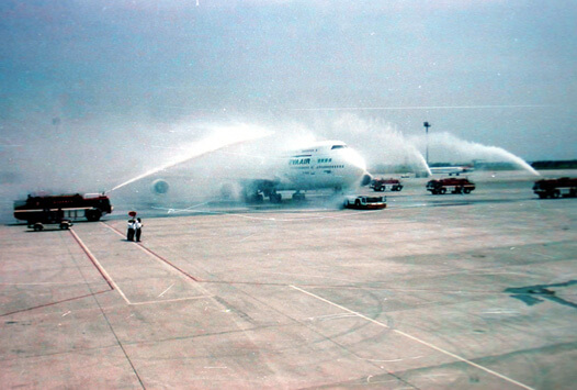 中正機場第二航廈第一架班機起飛慶祝儀式