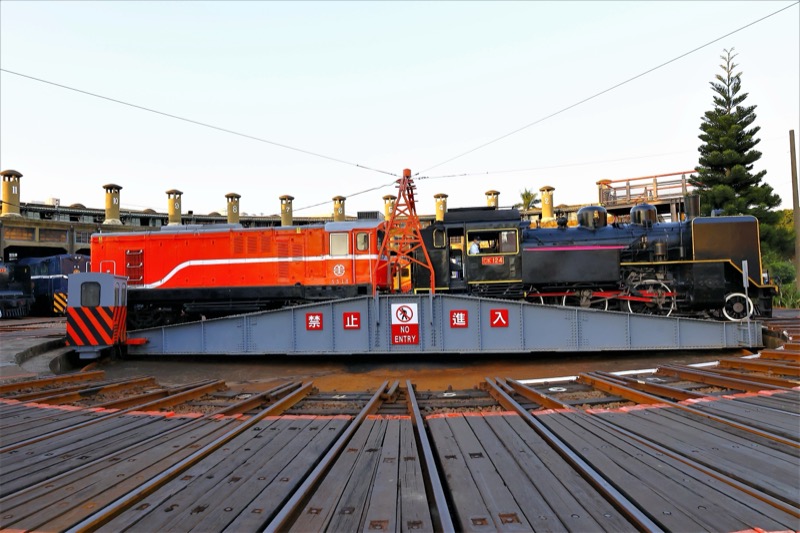 扇形車庫轉車台與維修設施